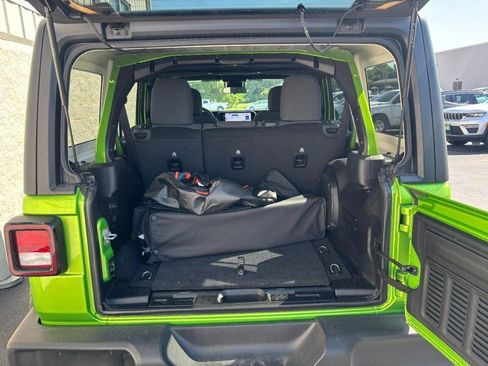 Used 2025 Jeep Wrangler Unlimited Sport AWD/4WD image 7