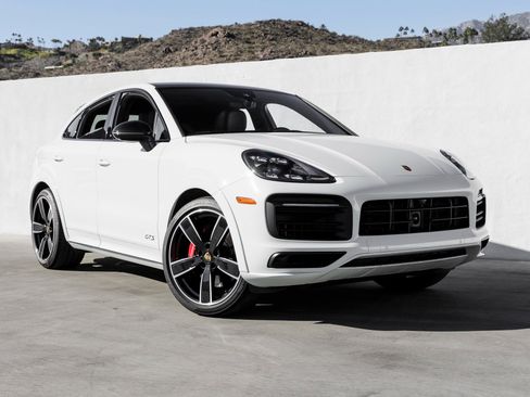 Used 2023 Porsche Cayenne GTS image 9