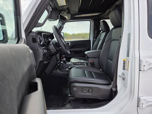 New 2026 Jeep Wrangler Unlimited Sahara AWD/4WD image 13