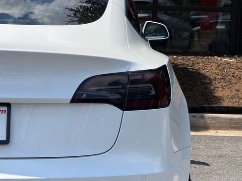 Used 2020 Tesla Model 3 Standard Range Plus RWD image 15