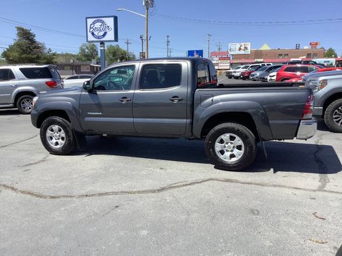 Used 2014 Toyota Tacoma 4x4 Double Cab w/ SR5 Package image 17