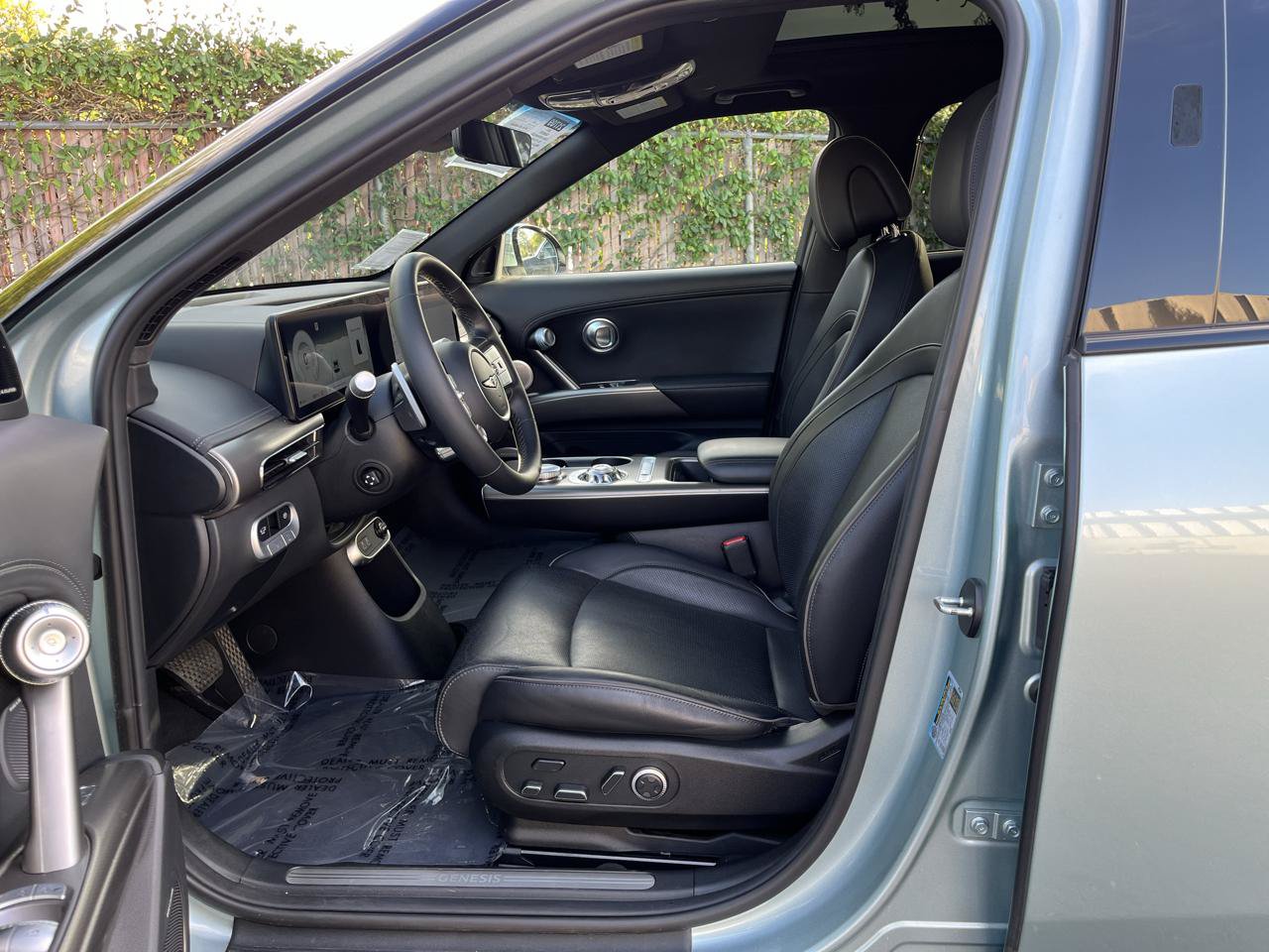 Used 2023 Genesis GV60 Advanced AWD/4WD image 3