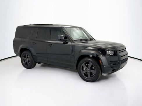 Used 2025 Land Rover Defender 130 X-Dynamic SE AWD/4WD image 3