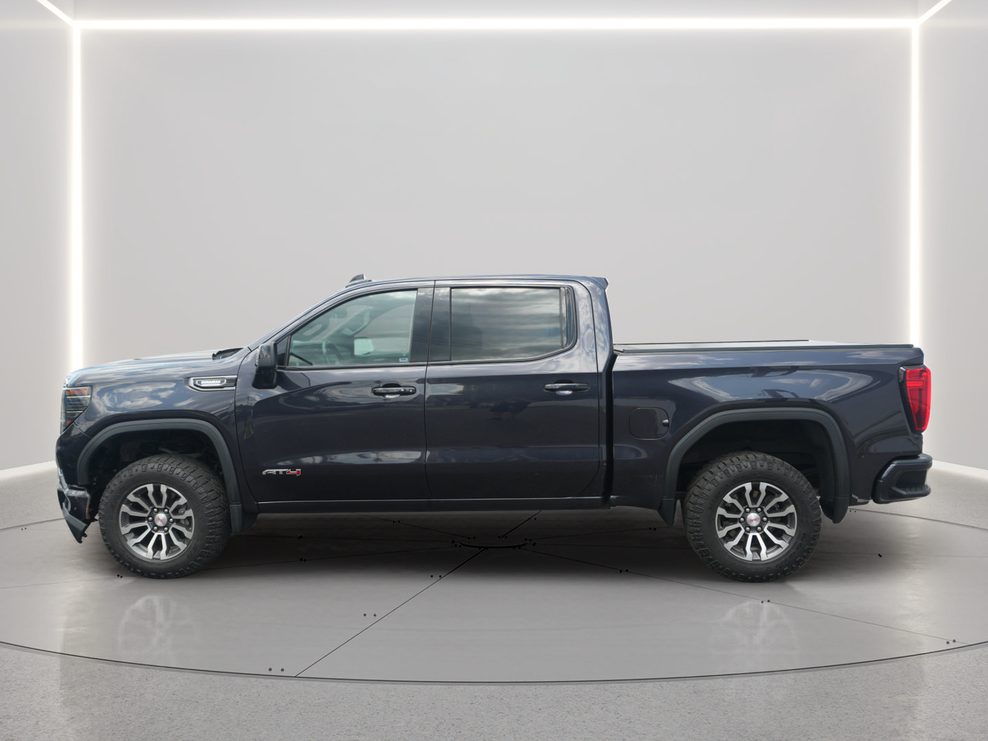 Used 2023 GMC Sierra 1500 AT4 w/ AT4 Premium Package AWD/4WD image 2