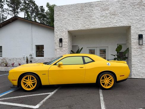 Used 2019 Dodge Challenger R/T image 2