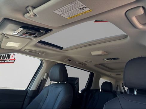 New 2025 Kia Carnival SX Prestige FWD image 13