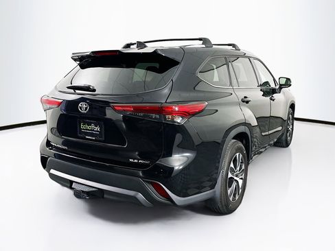 Used 2022 Toyota Highlander XLE image 9