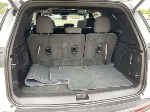 Used 2025 Chevrolet Traverse LT w/ Sun and Wheel Package AWD/4WD image 23