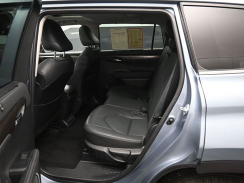 Used 2020 Toyota Highlander Limited image 30
