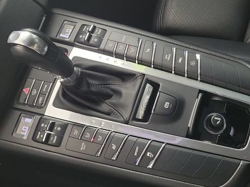 Used 2018 Porsche Macan AWD/4WD image 29