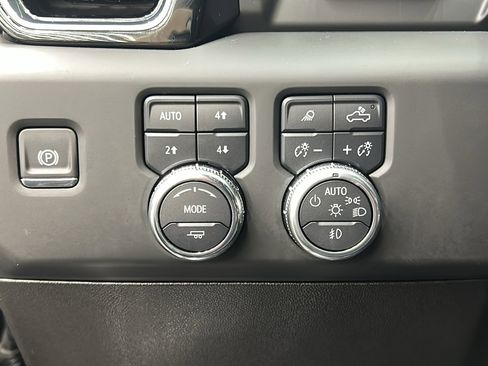 Used 2025 GMC Sierra 3500 Denali w/ Denali Reserve Package image 31