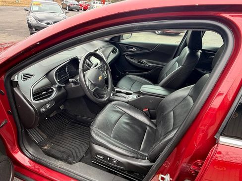 Used 2017 Chevrolet Malibu LT w/ Leather Package image 8