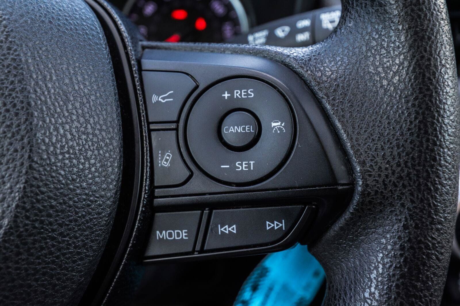Used 2020 Toyota RAV4 LE FWD image 13