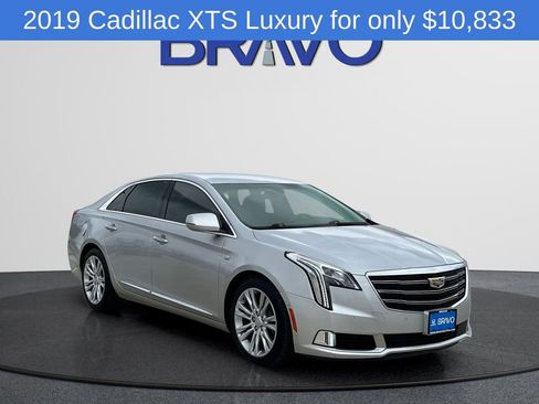 Used 2019 Cadillac XTS Luxury image 2