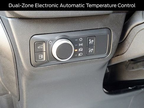 Used 2021 Ford Escape SE w/ SE Sport Appearance Package image 9