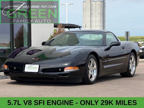 Used 2004 Chevrolet Corvette Coupe w/ Preferred Equipment Group RWD image 1