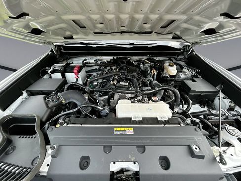Used 2025 Toyota Tacoma SR5 RWD image 33
