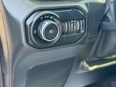 Used 2019 Jeep Wrangler Unlimited Sahara w/ Advanced Safety Group AWD/4WD image 16