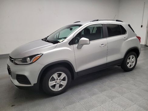 Used 2017 Chevrolet Trax LT w/ LT Convenience Package image 2