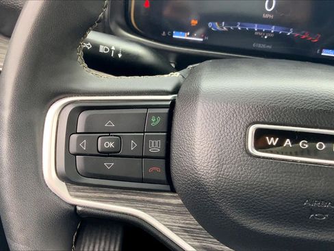 Used 2024 Jeep Wagoneer L Series II RWD image 24