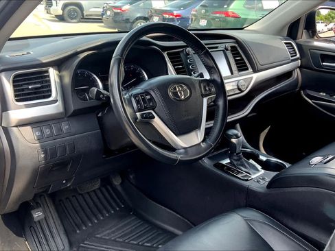 Used 2017 Toyota Highlander XLE image 17