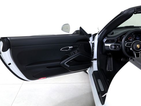 Used 2017 Porsche 911 Carrera RWD image 11