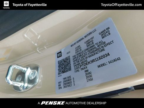 Used 2024 Chevrolet Colorado Z71 w/ Z71 Convenience Package 2 image 9