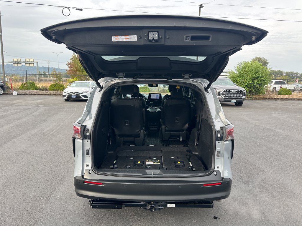 Used 2024 Toyota Sienna XLE Woodland Edition AWD/4WD image 11