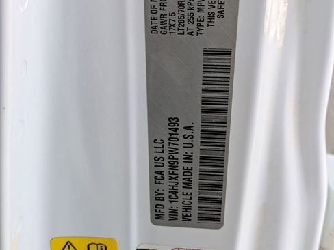 Used 2023 Jeep Wrangler Unlimited Rubicon AWD/4WD image 32