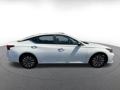 Used 2025 Nissan Altima 2.5 SV FWD image 16