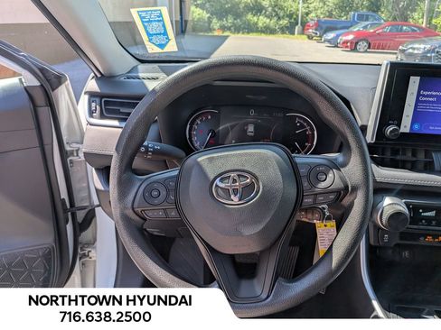 Used 2023 Toyota RAV4 LE AWD/4WD image 7