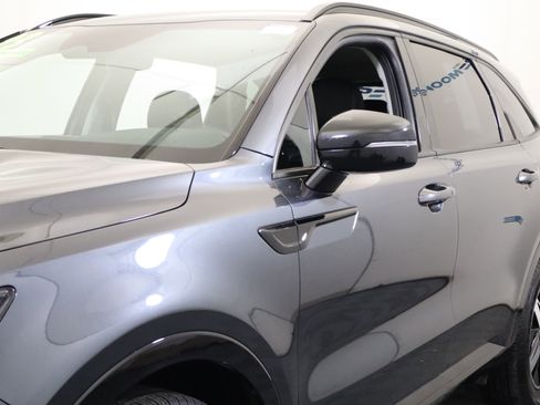 Used 2023 Kia Sorento EX image 12