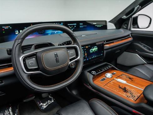 New 2026 Lincoln Navigator Black Label AWD/4WD image 17