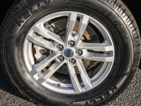 Used 2022 Ford Explorer XLT w/ Equipment Group 202A image 14