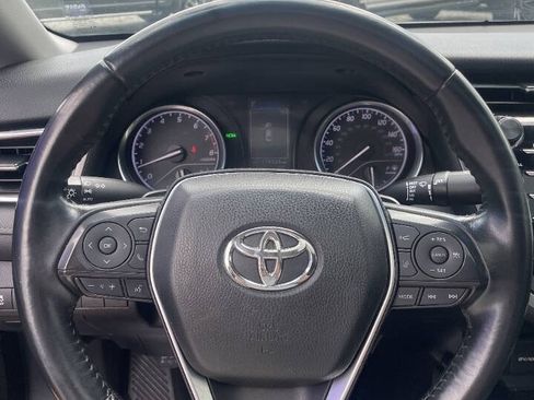 Used 2018 Toyota Camry SE w/ Moonroof Package FWD image 19