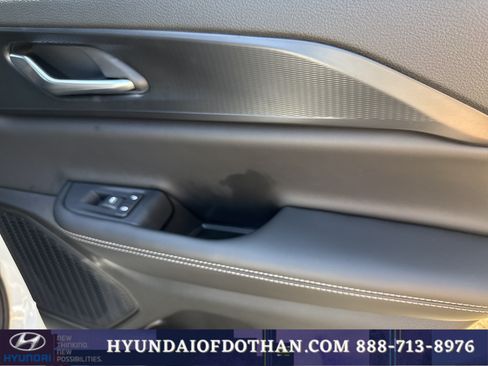 Used 2025 Jeep Grand Cherokee Laredo RWD image 15
