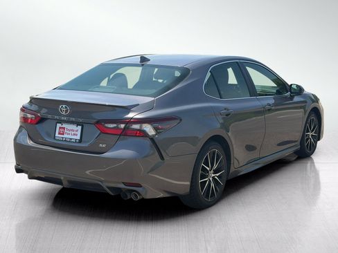 Used 2022 Toyota Camry SE FWD image 5