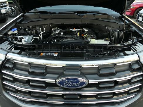 Used 2025 Ford Explorer Active w/ Active Comfort Package image 29