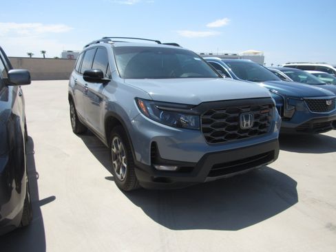 Used 2022 Honda Passport TrailSport image 2