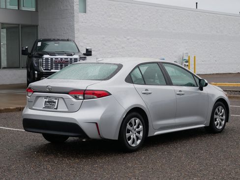 Used 2023 Toyota Corolla LE image 3