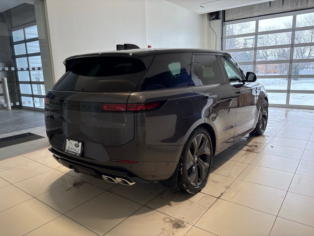 New 2025 Land Rover Range Rover Sport Dynamic SE AWD/4WD image 5