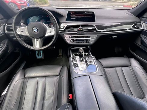 Used 2022 BMW 740i w/ M Sport Package RWD image 15