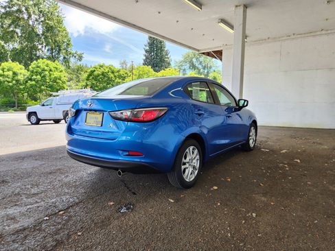 Used 2017 Toyota Yaris iA FWD image 3