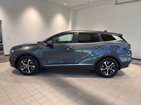 Used 2023 Kia Sportage EX FWD image 2