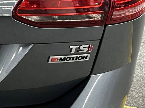 Used 2017 Volkswagen Golf S image 31