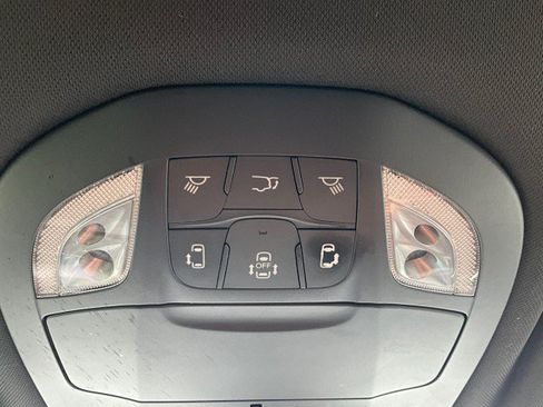 Used 2023 Chrysler Pacifica Touring FWD image 15