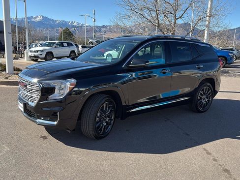 Used 2023 GMC Terrain Denali w/ Black Diamond Edition image 3