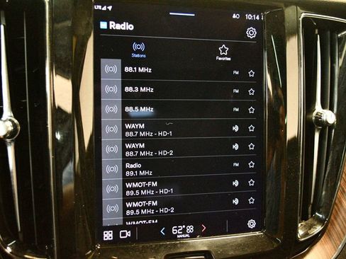 Used 2022 Volvo XC60 B5 Momentum w/ Protection Package Premier image 44