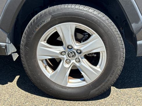 Used 2020 Toyota RAV4 LE AWD/4WD image 23