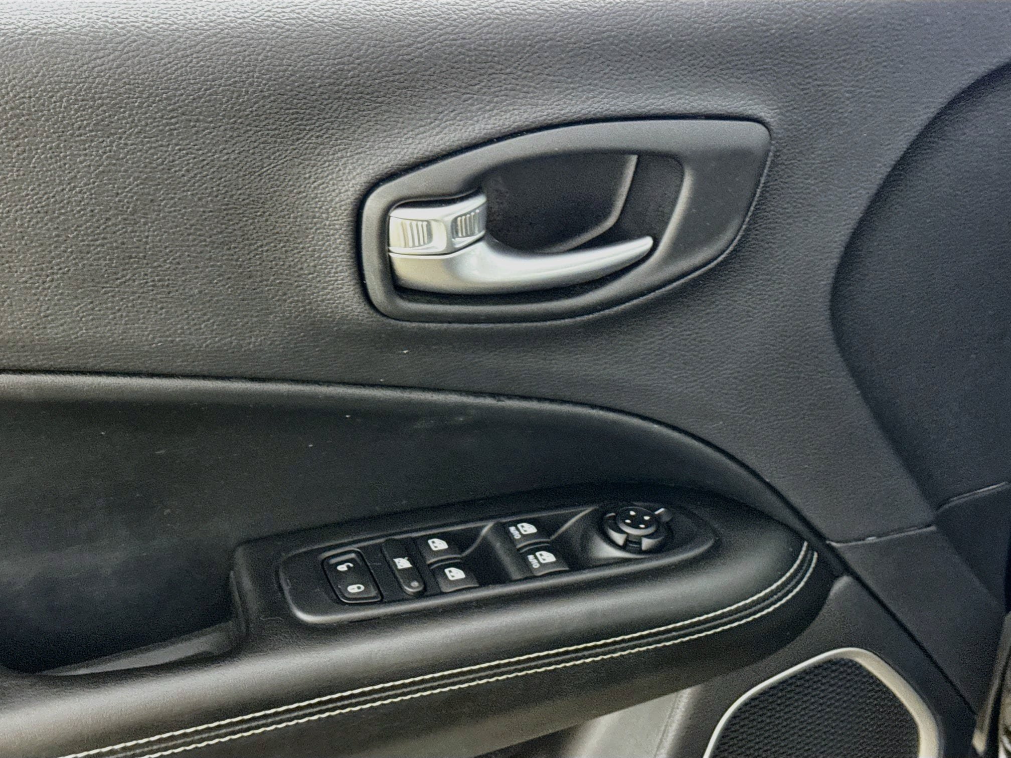 Used 2021 Jeep Compass Latitude AWD/4WD image 19